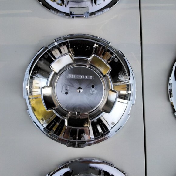 Set of 6 OEM 09 - 14 Chevrolet Tahoe Silverado Suburban Center Cap P/N 19433403 - Picture 10 of 16